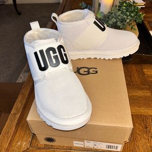 Authentic NEW IN BOX UGGS Neumel II Boots